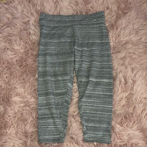 gray capri leggings - Picture 1 of 2